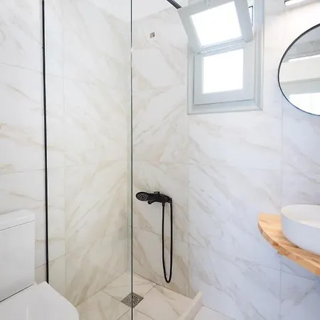 Navi B1 Brand New 2b/d In Naousa Livadeia